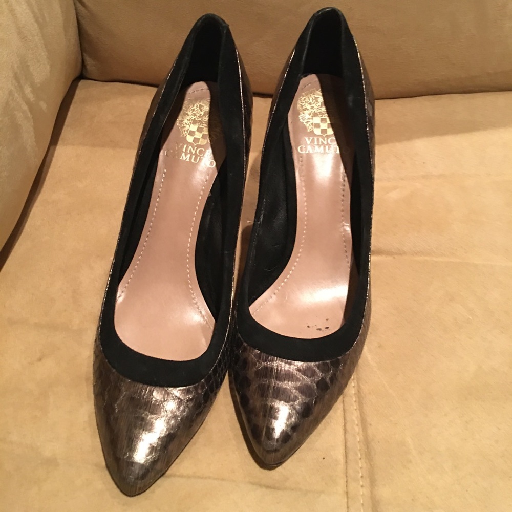 Vince Camuto gold and black heels